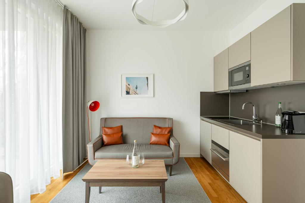 
	Apartment Deluxe with Living Area and Balcony
