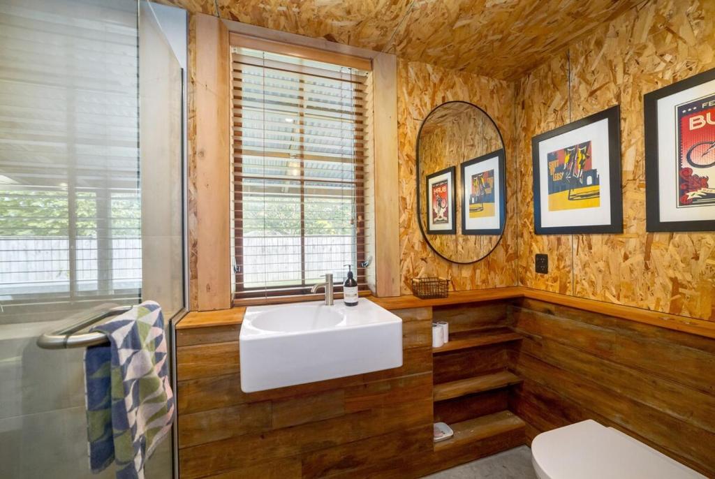 Quirky & Cool on Cork - Resim 32