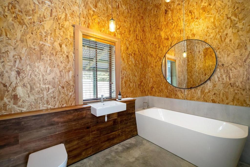 Quirky & Cool on Cork - Resim 33