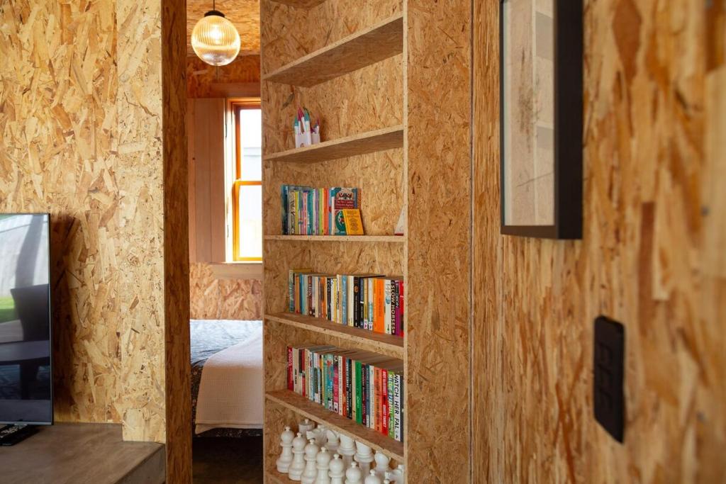 Quirky & Cool on Cork - Resim 26