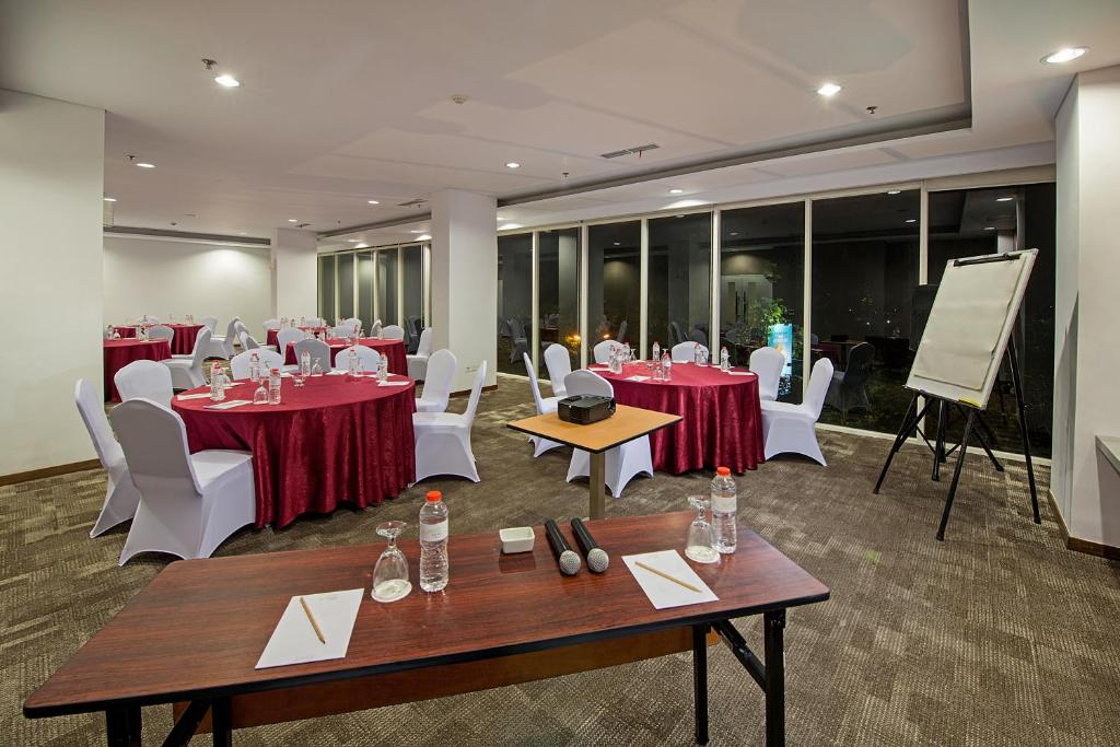 Konferenční prostory v ubytování Whiz Prime Hotel Pajajaran Bogor