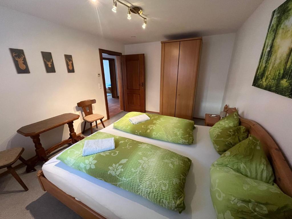 Postel nebo postele na pokoji v ubytování Panorama Apartments Semslach
