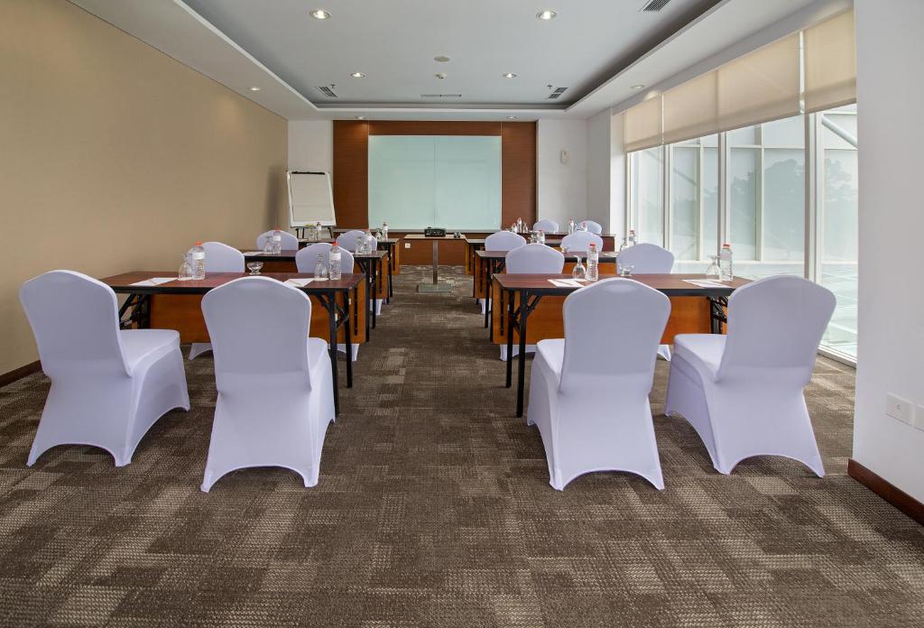Konferenční prostory v ubytování Whiz Prime Hotel Pajajaran Bogor