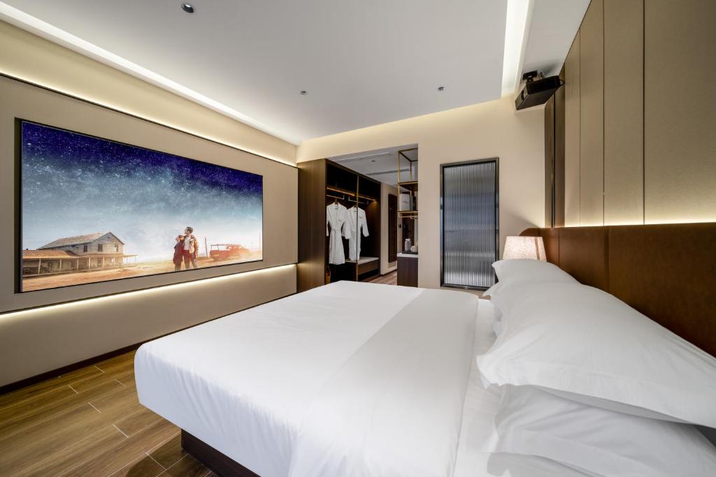 Postel nebo postele na pokoji v ubytování Chongqing Junsheng Yunduan Riverview Hotel