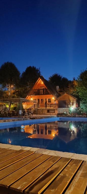 Bazén v ubytování Blue Village 8 nebo v jeho okolí