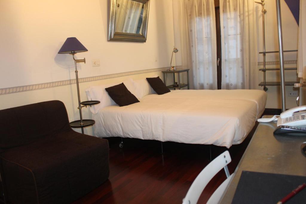 Postel nebo postele na pokoji v ubytování Hotel SPA Atxaspi