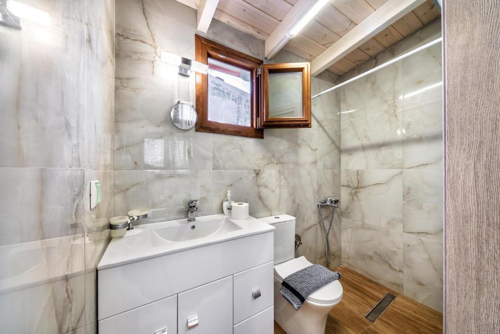 A bathroom at Guest House Aphrodite