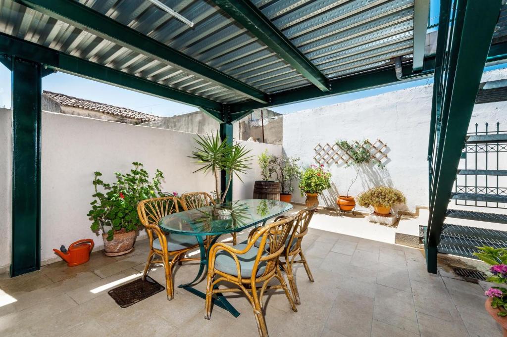A balcony or terrace at Guest House Aphrodite