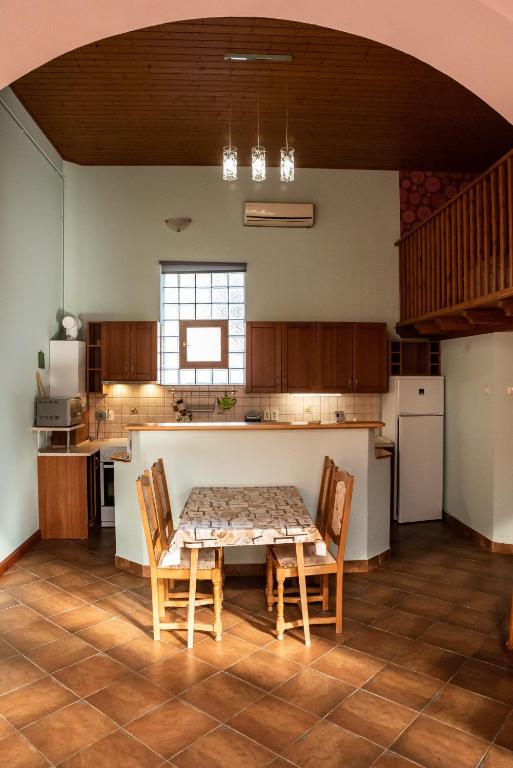 Kuchyň nebo kuchyňský kout v ubytování Gesztenye Apartman