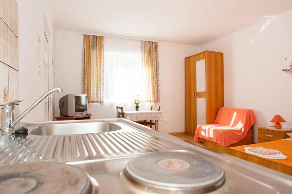 Fotografia z galérie ubytovania Apartments with pool Ivana Krk v destinácii Krk