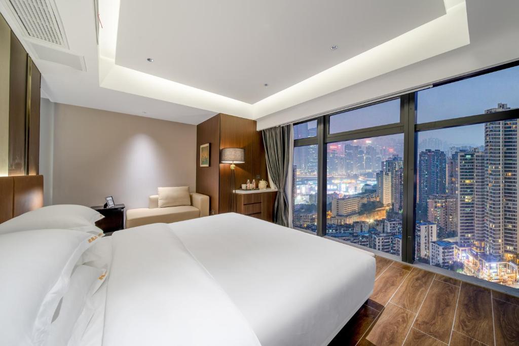 Postel nebo postele na pokoji v ubytování Chongqing Junsheng Yunduan Riverview Hotel