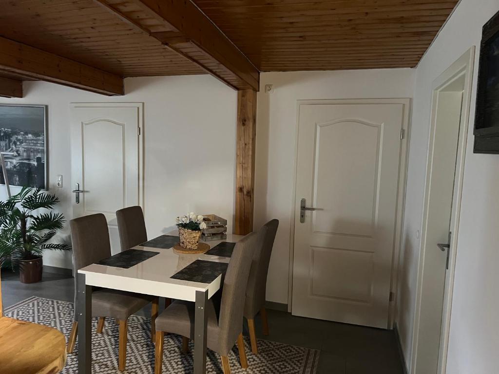 a dining room with a table and chairs at ZurAlten Bank Fewo 4 in Altenkirchen