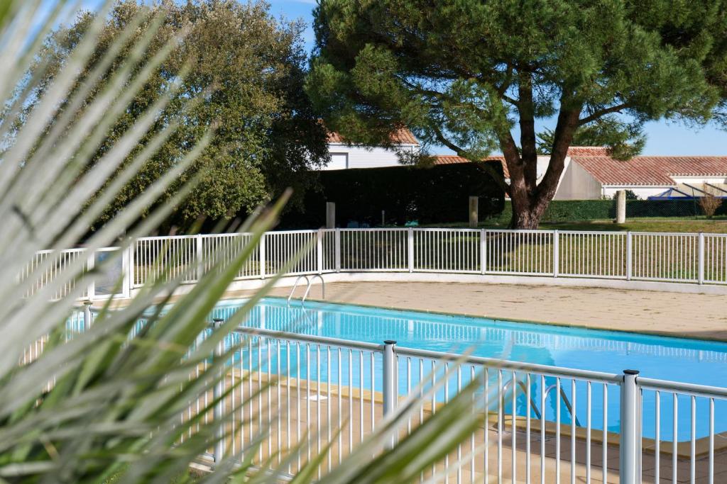 Πισίνα στο ή κοντά στο Appartement avec piscine commune - quartier Pironnière - 4 personnes