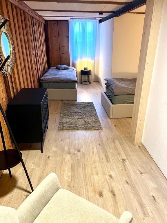 Postel nebo postele na pokoji v ubytování Maison Verdeau Ferien am Murtensee