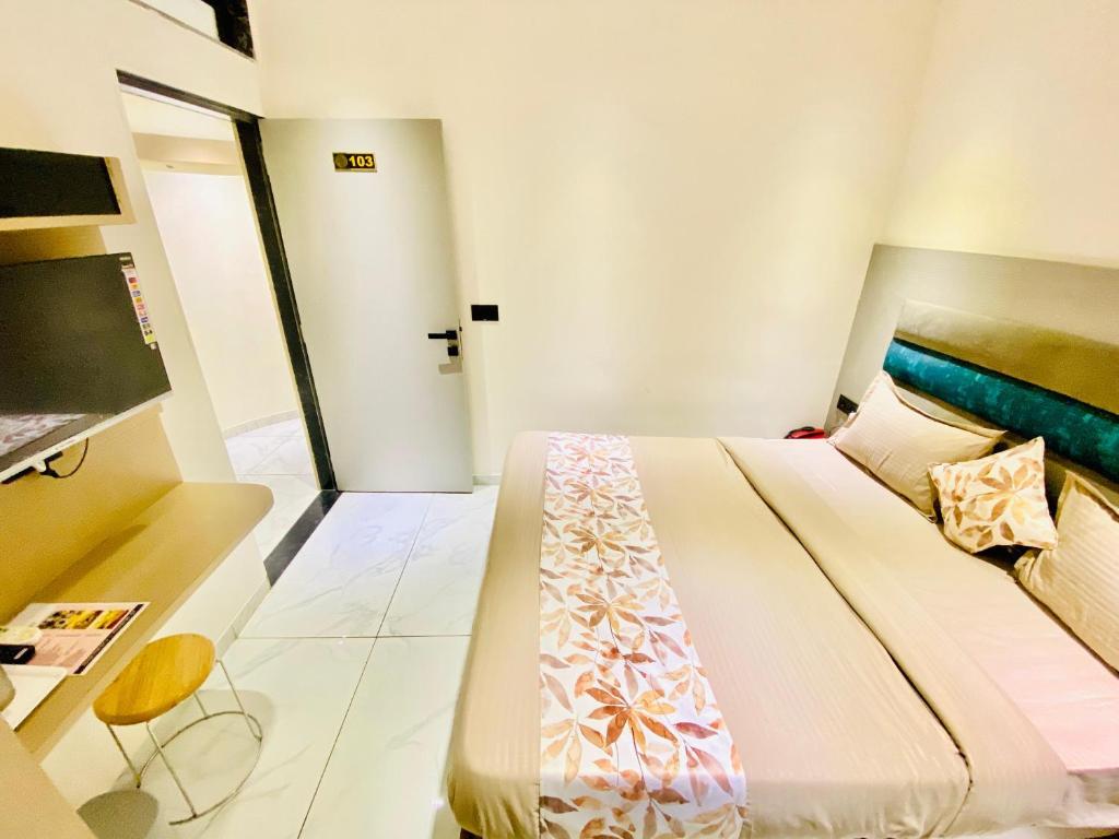 Postel nebo postele na pokoji v ubytování Hotel RV Residency