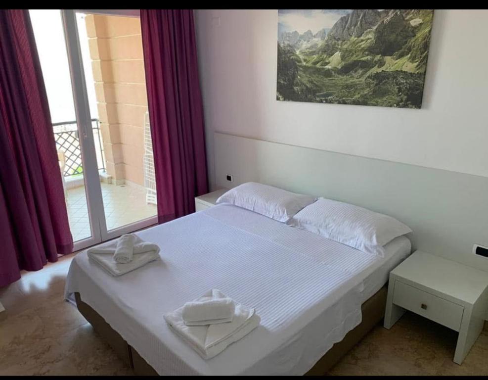 Postel nebo postele na pokoji v ubytování Hotel Brilant