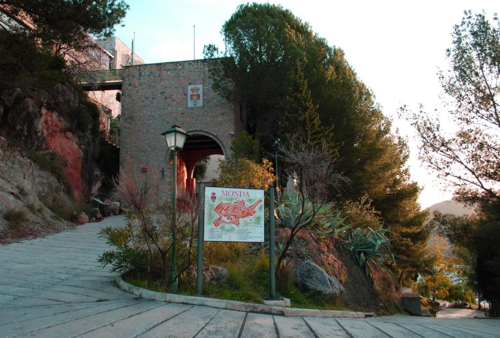 Vonkajšia záhrada v ubytovaní Hotel Castillo de Monda