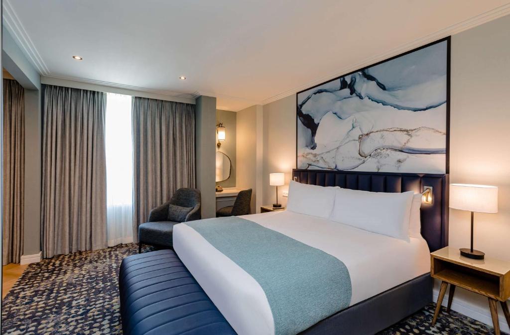 Postel nebo postele na pokoji v ubytování Southern Sun Rosebank, Johannesburg