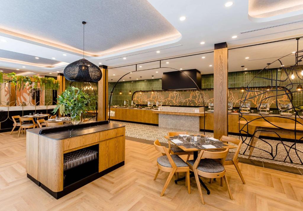 Kuchyň nebo kuchyňský kout v ubytování Southern Sun Rosebank, Johannesburg