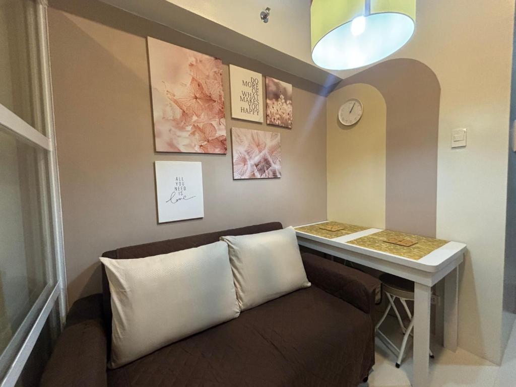 Posezení v ubytování JeeCee Homes in Mactan Lapu-Lapu Cebu