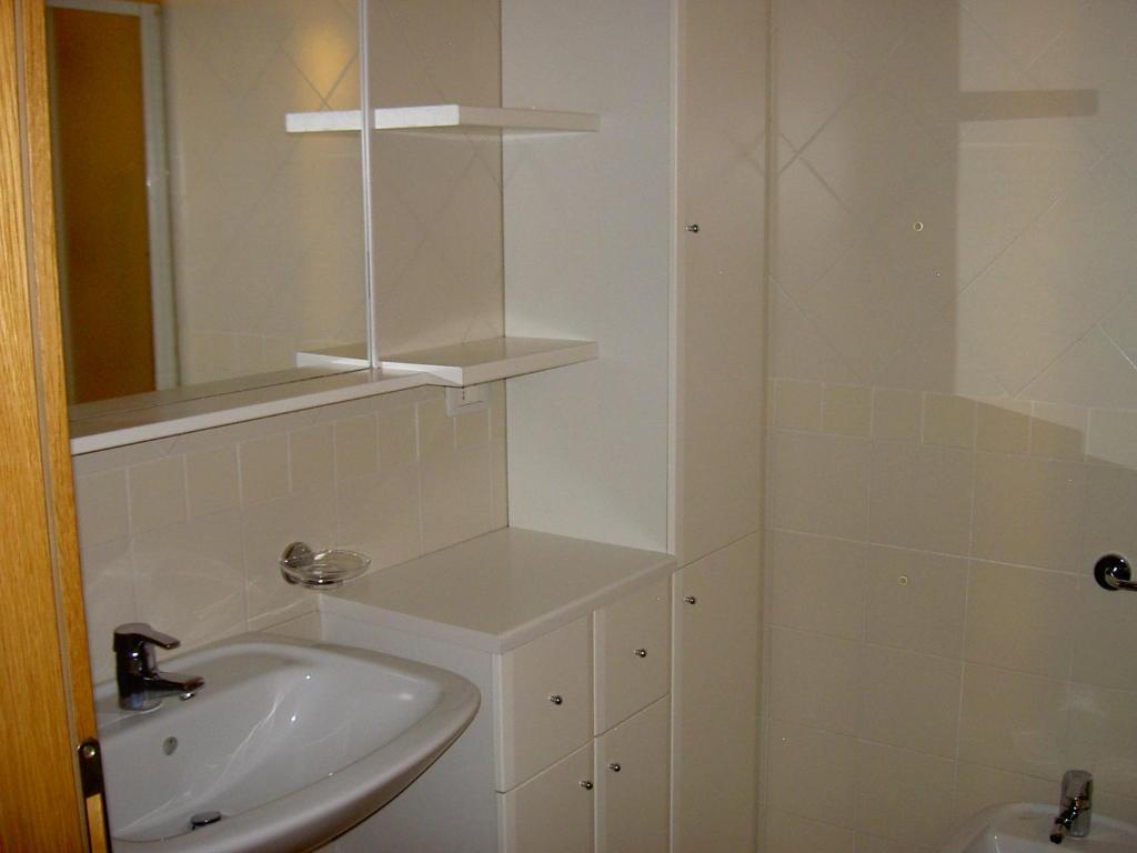 Koupelna v ubytování Appartamenti Solaria a Marilleva 1400 by Happy Holidays