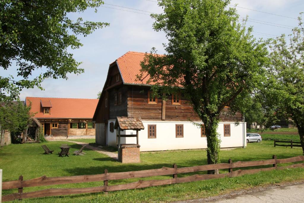 a barn with a tree in front of it at Pension Sava Turizam in Lonja