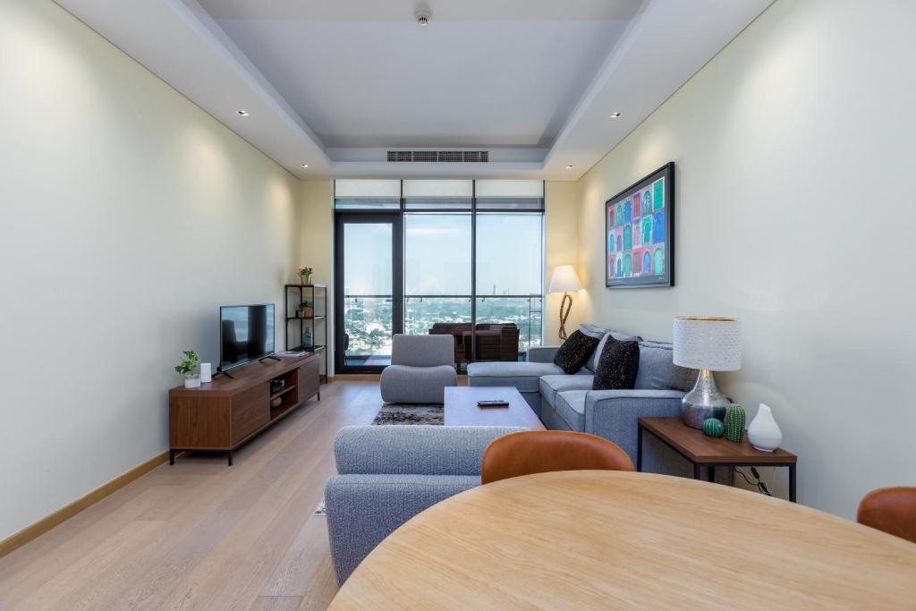 TV a/nebo společenská místnost v ubytování Modern 1BR Apartment, High Floor, Near Dubai Mall