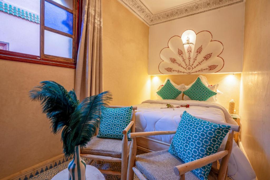 Postel nebo postele na pokoji v ubytování Riad Le Graff Pink