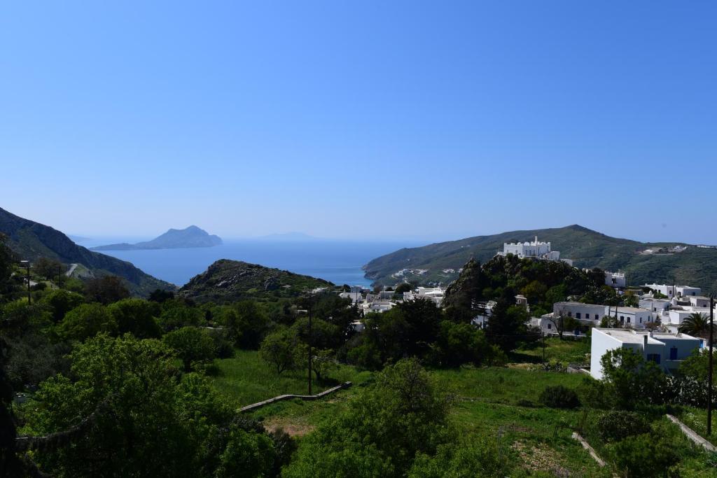 - Vistas al mar desde las colinas en Villa Fenia, en Egíali