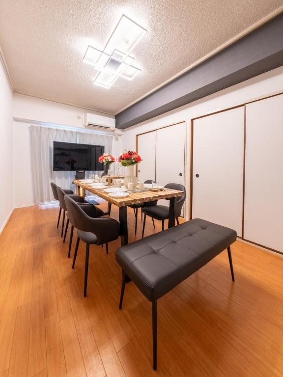 MYB Namba 3BR suite close to Namba Self Check-In的厨房或小厨房