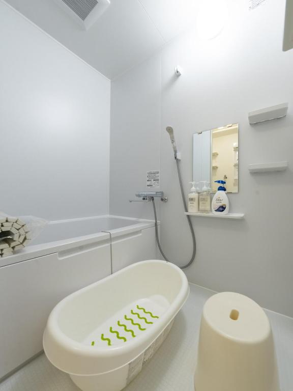 MYB Namba 3BR suite close to Namba Self Check-In的一间浴室