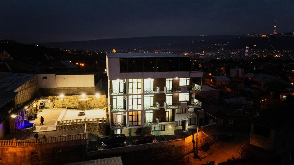 Budova, kde se aparthotel nachází
