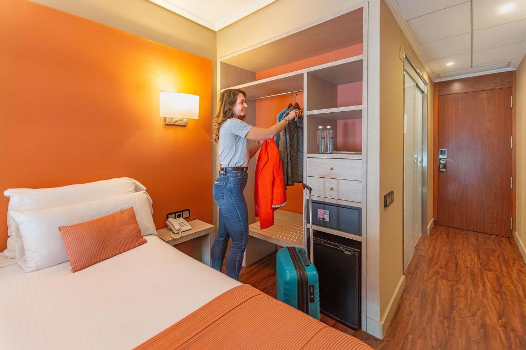 Postel nebo postele na pokoji v ubytování Num Hotel