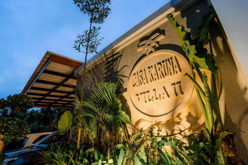 Sertifikat, penghargaan, tanda, atau dokumen yang dipajang di Casa Karuna Villa