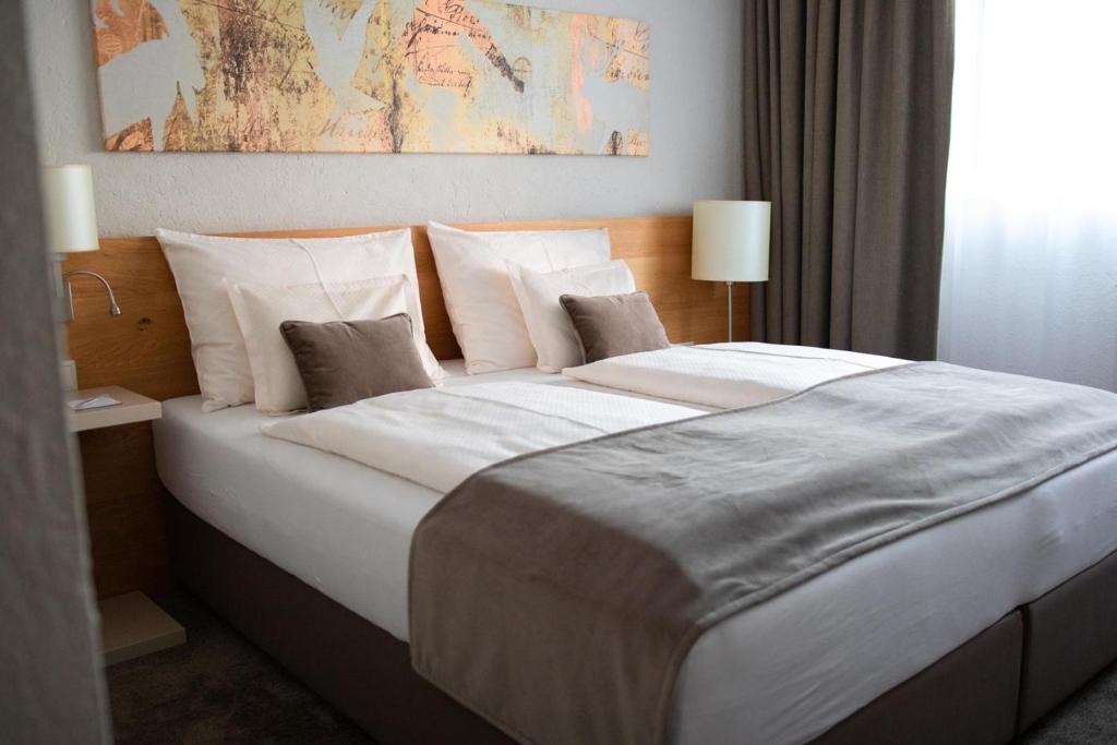 Ein Bett oder Betten in einem Zimmer der Unterkunft Hotel Zirbenhof