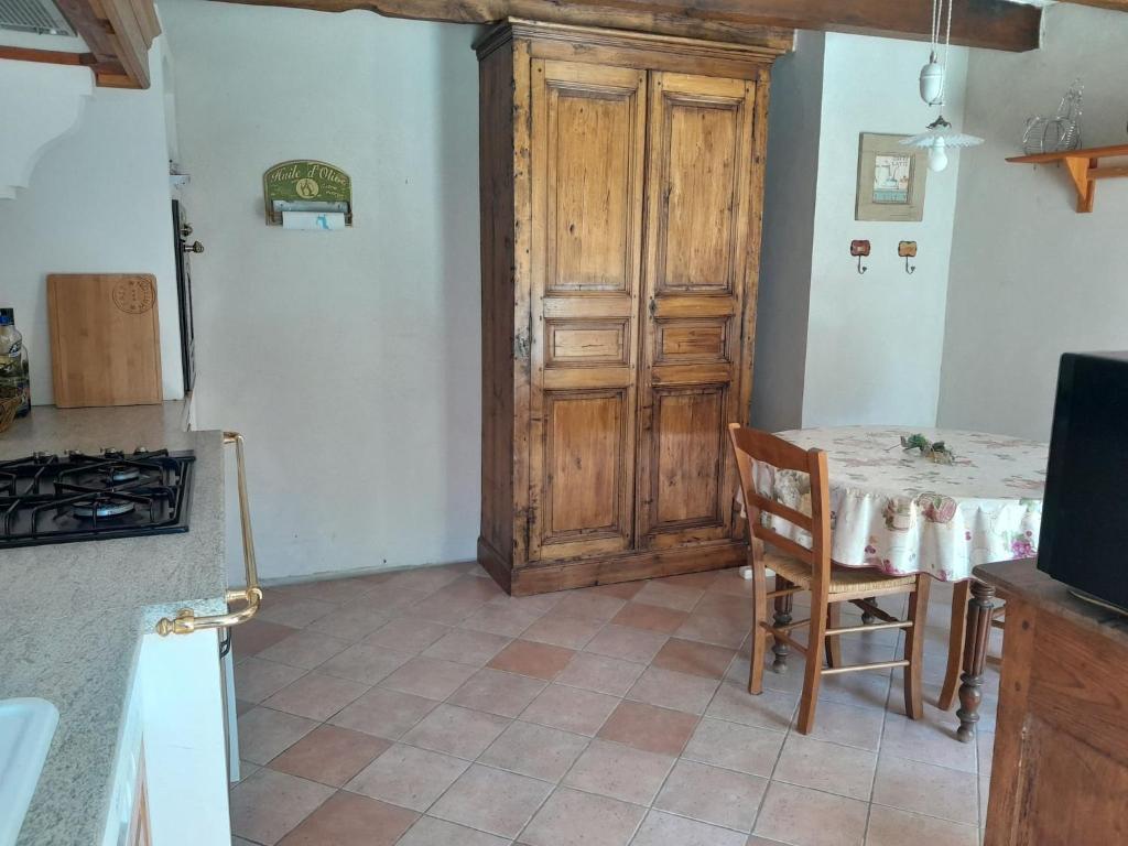 Kuchyňa alebo kuchynka v ubytovaní Chaleureuse longère familiale 3 étoiles