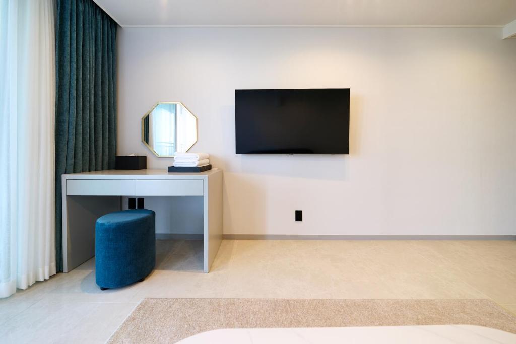 TV a/nebo společenská místnost v ubytování Hotel Sollavue
