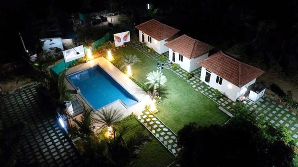 Bazén v ubytování Stone Yard Resort nebo v jeho okolí