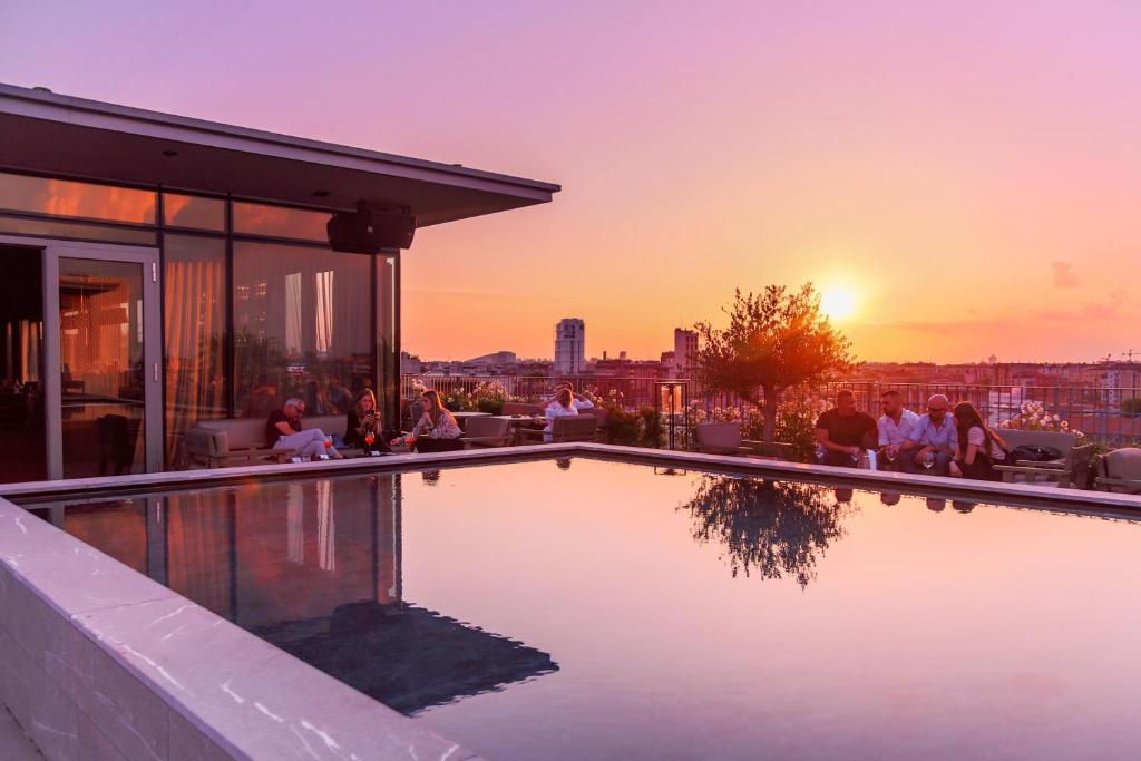 Bazén v ubytování Hotel VIU Milan, a Member of Design Hotels nebo v jeho okolí
