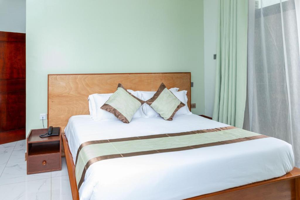 Postel nebo postele na pokoji v ubytování Ngabu Hotel