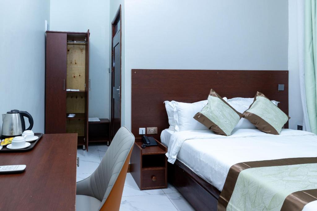 Postel nebo postele na pokoji v ubytování Ngabu Hotel