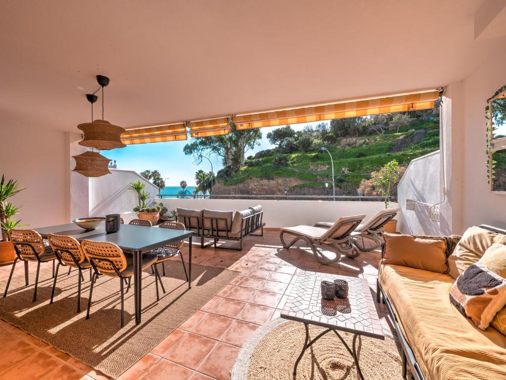 Beachfront apartment with sea view at Burriana beach, Nerja