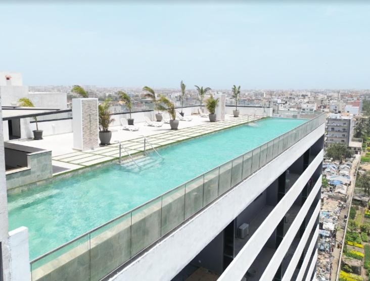 a swimming pool on top of a building at Appartement F4 meublé à Dakar in Dakar