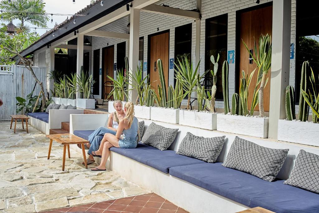 Posezení v ubytování Lay Day Hostel Canggu