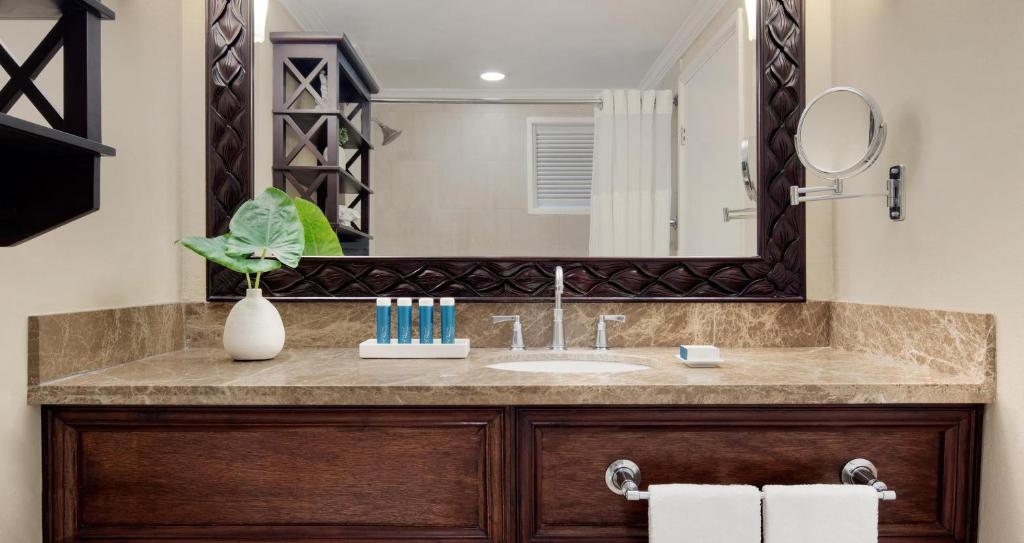 Sandals Ochi Beach All Inclusive Resort - Couples Only - Riviera Honeymoon Beachfront Club Level
