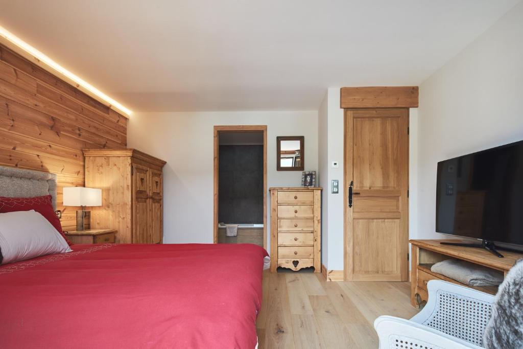Łóżko lub łóżka w pokoju w obiekcie Luxueux chalet avec terrasse Auron