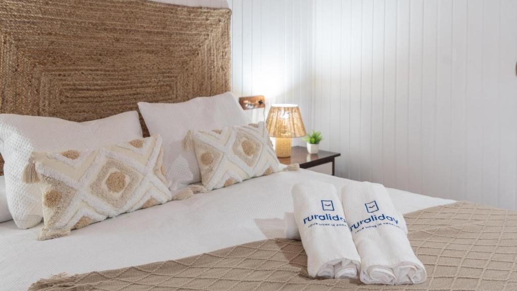 Postel nebo postele na pokoji v ubytování Villa Jimena Nerja by Ruralidays