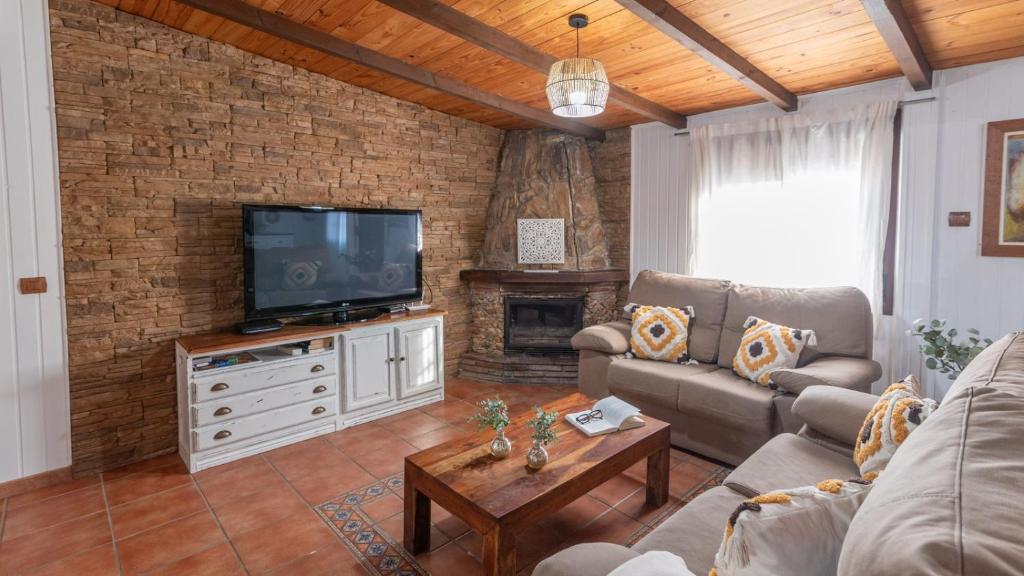 TV a/nebo společenská místnost v ubytování Villa Jimena Nerja by Ruralidays