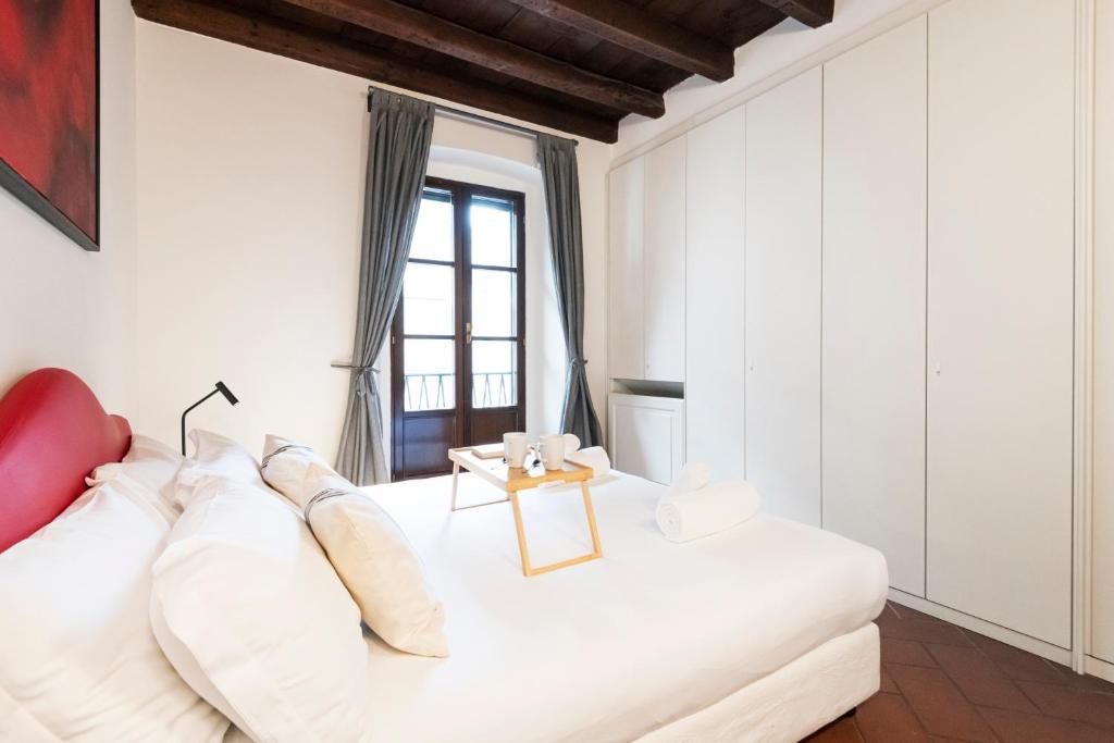 Posteľ alebo postele v izbe v ubytovaní Prestigioso appartamento Piazza Duomo by Easylife