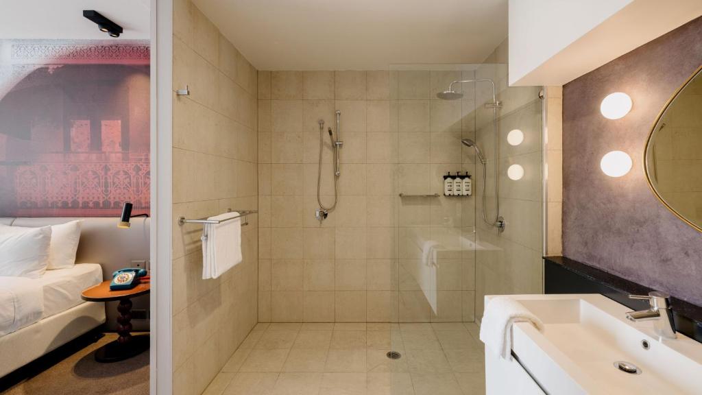 Hotel Indigo Sydney Potts Point by IHG photo